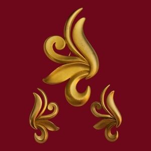 VTG JJ JONNETTE 1986 Elegant Abstract Fleur-de-lis Goldtone Brooch Earrings Set